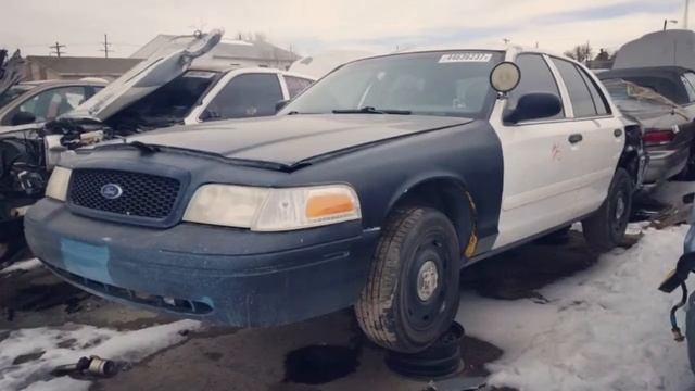 Junkyard Gem : 2003 Ford Crown Victoria Police Interceptor смотреть онлайн