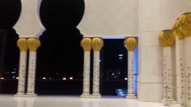 Мечеть шейха Зайда в Абу-Даби, ОАЭ