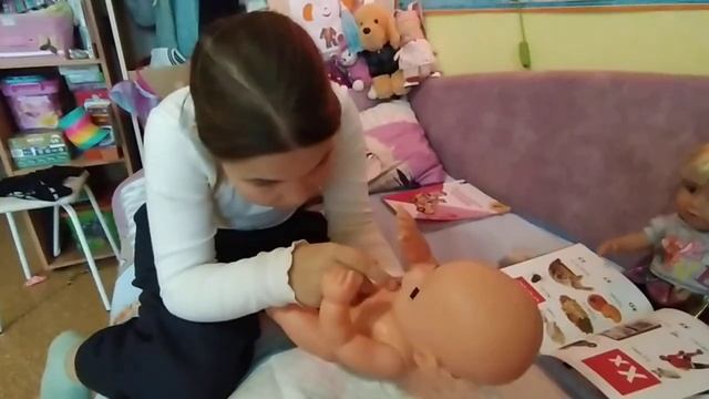 Кормим, купаем и переодеваем Дашу ❤ смотреть онлайн
