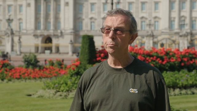 A Look At Buckingham Palace Garned Flower Beds Tribute To The NHS (The Royal Parks)