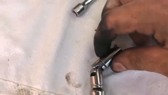 Замена датчика положения коленвала (crankshaft position sensor change) смотреть онлайн