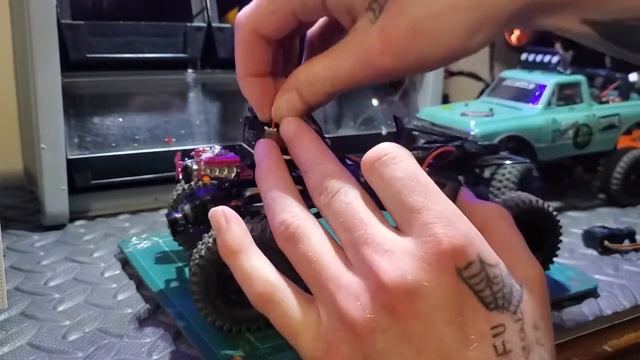 AXIAL SXC24 ESC & SERVO REVIEW (Amazon) смотреть онлайн