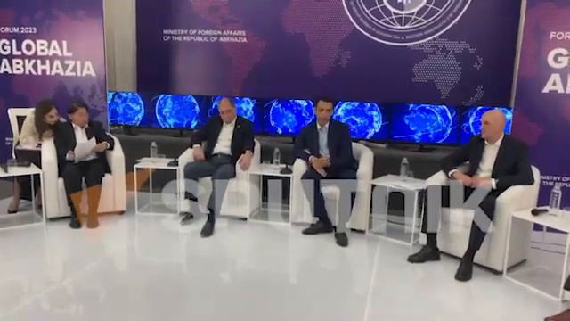 Инал Ардзинба назвал отказ западных стран перенести формат закавказских дискуссий в Минск глубинным смотреть онлайн