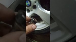 Как открутить секретки колёсные если сорваны грани?