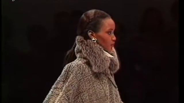 Gianfranco Ferrè Autumn Winter 1991 1992 Milan 1 of 3 pret a porter woman by FashionChannel смотреть онлайн