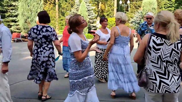 ОДНА КАЛИНА ЗА ВІКНОМ! ТАНЦЫ ХАРЬКОВ УКРАИНА АВГУСТ 2023 смотреть онлайн