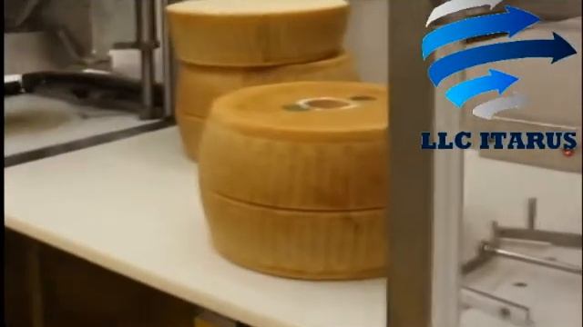 Нарезка сыра Parmigiano Reggiano на сегменты фиксированного веса смотреть онлайн