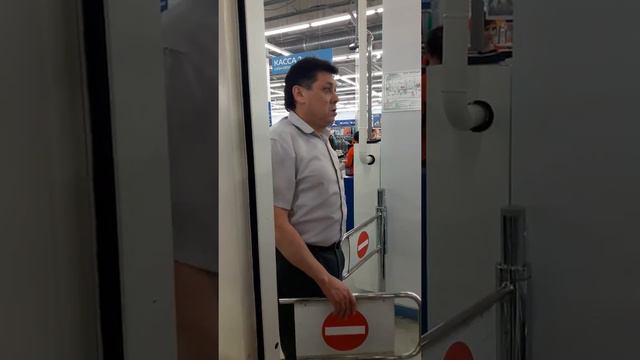 Охранники Спортмастера на Шоссе Энтузиастов город Балашиха смотреть онлайн