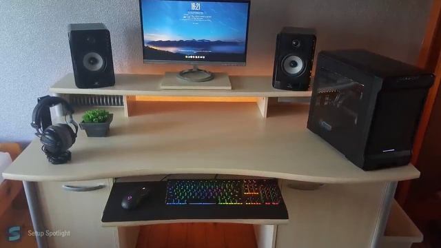 Custom WaterCooled ITX Build Setup - Setup Spotlight смотреть онлайн