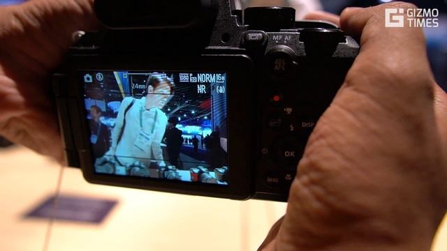 Nikon Coolpix P950 Superzoom Camera, 83x 2000mm zoom Hands-on, Features | CES 2020 смотреть онлайн