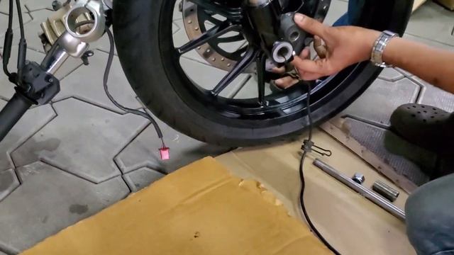 How I Installed A USD Fork On My Royal Enfield 650 - USD Conversion (Stealth 650 Cafe Racer Build) смотреть онлайн