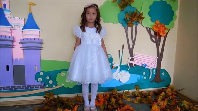 Валерия Старостина, 6 лет. И.Бунин "Высоко полный месяц стоит..." смотреть онлайн