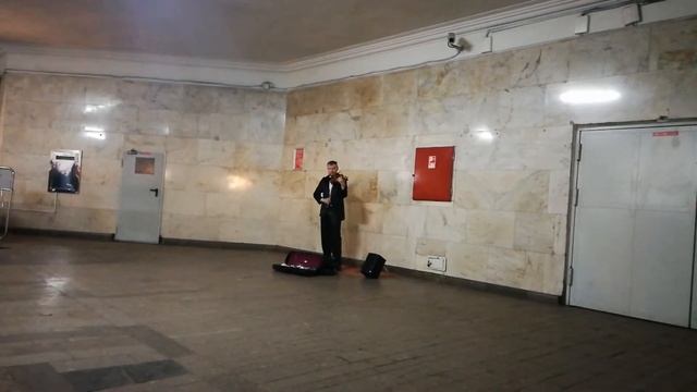 Владимир Семибратов. Музыка в метро смотреть онлайн