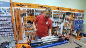 Режем плитку ручным плиткорезом RD-TS600 видео о том, как правильно резать плиткорезом 600 мм