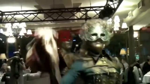 Арлекин и Коломбина - вальс. Живые статуи от Volga Vibes смотреть онлайн