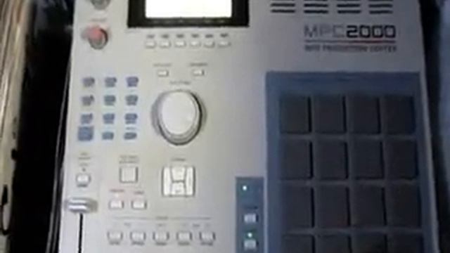 AKAI MPC 2000 Playing Beats (Beat 8) смотреть онлайн