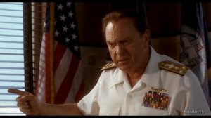 Убрать перископ.Мне нужен мужик с татуировкой на .....