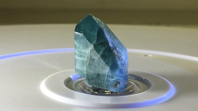 Апатит Головка кристалла 1,5х2х1 см смотреть онлайн