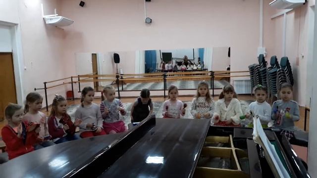 Шумовой оркестр группы ДоМиСольки. Чешская народная мелодия "Аннушка" смотреть онлайн