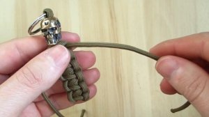 Брелок из паракорда с бусиной Терминатор