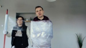 Завёртывание пищевой плёнкой. Челлендж внутри видео.
