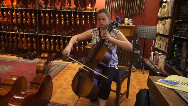 Lily Hubbard demonstrates a 3/4 Arco Cello from Animato Strings смотреть онлайн