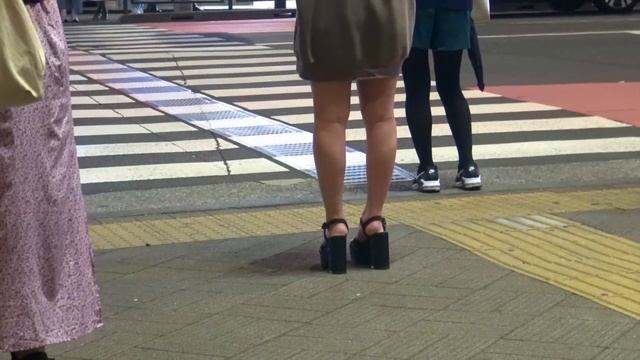 NO LE DIGAN A MAMÁ,  Chicas Del CALLEJON | Kabukichō, Tokio