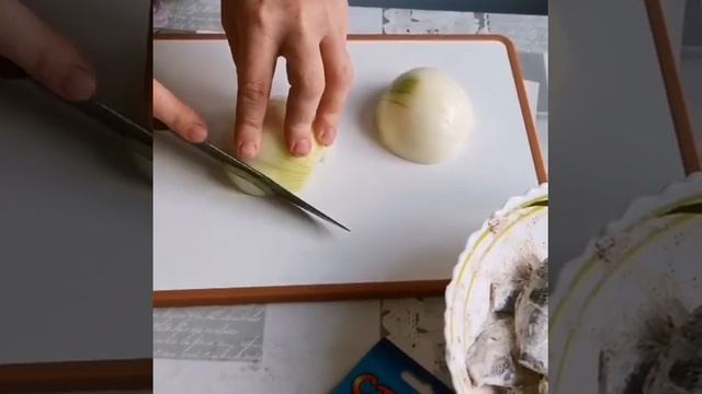 Мелкий пряный карась жареный в казане. Рыбу отобрали у кошек))) смотреть онлайн