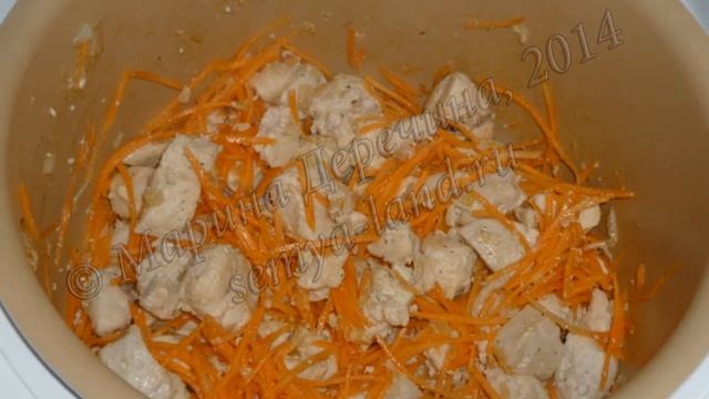 Соус со сметаной и куриным филе в мультиварке