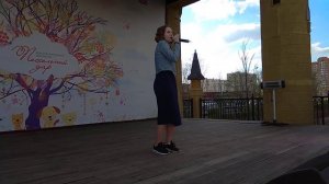 Все мы, по сути, как не крути -
Близкие люди, близкие люди мы.