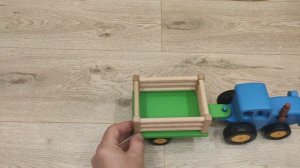 синий трактор