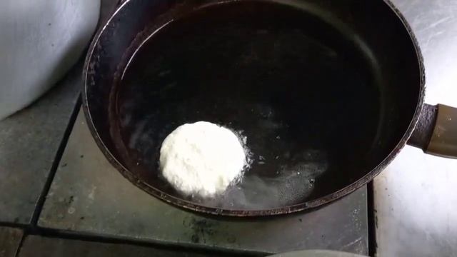 САМЫЕ НЕЖНЫЕ СЫРНИКИ БЕЗ МАНКИ РЕЦЕПТ ДЛЯ БОЛЬШОЙ СЕМЬИ. смотреть онлайн