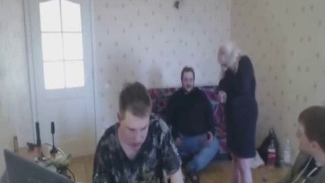 Влада Савельева уговаривают "полизать попу" Белоснежки +18 смотреть онлайн