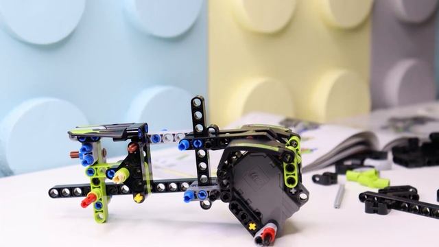 LEGO Technic 42118 Monster Jam Grave Digger | Распаковка и испытания LEGO Grave Digger с Nick Craft смотреть онлайн