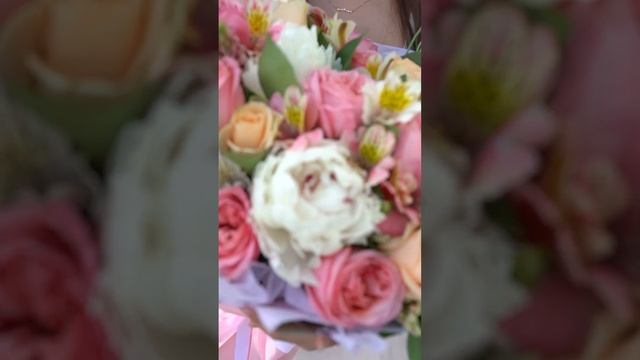 Красивая Девушка с красивым букетом цветов #букетцветов #красивая #лето2023 #алматы #prettygirl смотреть онлайн