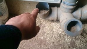 Бункерные кормушки для кур из  канализационных пластиковых труб и подручных материалов