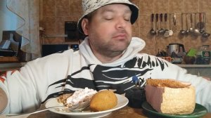 ОБЖОР Гречка и салат из Магнит/мукбанг колбаса и котлета по Киевски