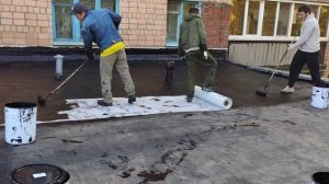 Ремонт маленького участка рулонной кровли жидкой резиной с армированием