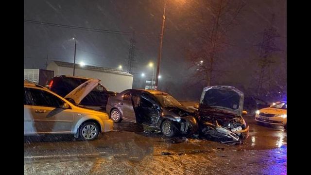 В Обнинске массовое столкновение трех автомобилей смотреть онлайн