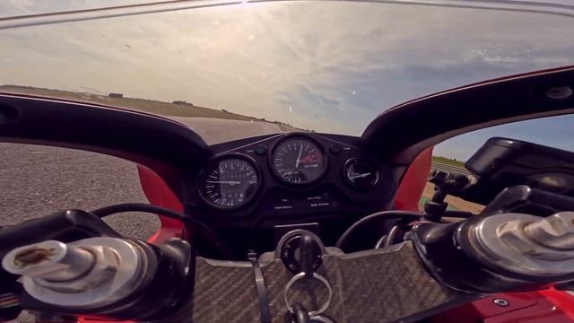1995's Snetterton Track day SHOOTOUT - Ducati 916 VS Honda CBR 600F смотреть онлайн