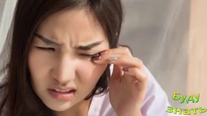 Почему дергается веко или глаз?