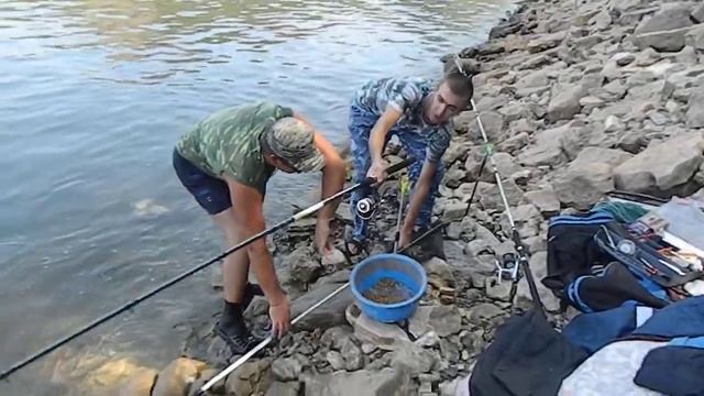 Отличная рыбалка английской донкой. смотреть онлайн