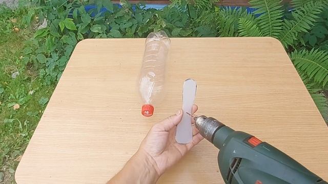 Ветряк из пластиковой бутылки с пропеллером своими руками! Как избавиться от кротов и птиц смотреть онлайн