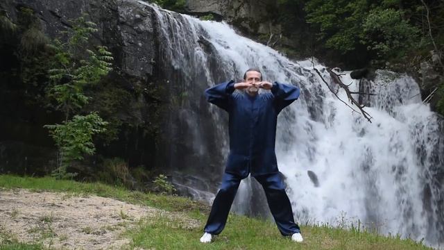 BA DUAN JIN QI GONG - Easily and Effectively Practice the Eight Brocade Pieces in Mirror View смотреть онлайн