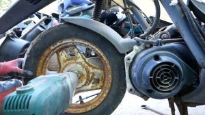 КАК СНЯТЬ ЗАДНЕЕ КОЛЕСО и ГЛУШИТЕЛЬ НА СКУТЕРЕ