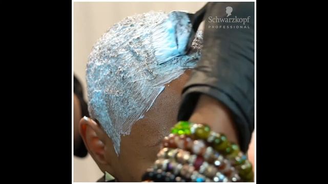 Schwarzkopf Hair Hacks: Bleaching Curly Hair w. Johanna Freeman | Schwarzkopf USA смотреть онлайн