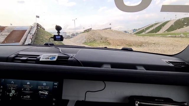 Land Rover Defender-90: он реально крутой! смотреть онлайн