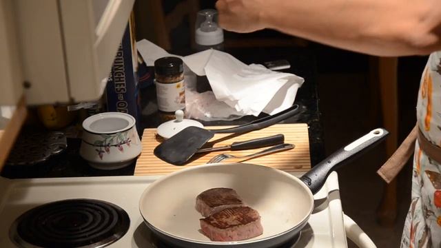 Как вкусно пожарить стейк? смотреть онлайн