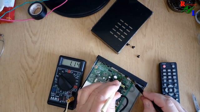 Приставка DVB T2 не включается.