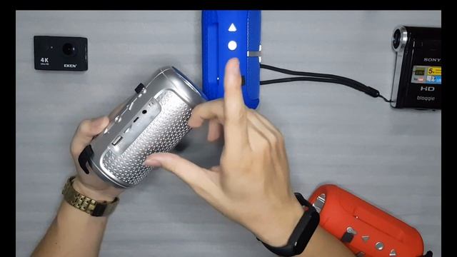 Trên - TAY - dòng sản phẩm: Loa Bluetooth kèm đèn Pin siêu sáng - chính hãng смотреть онлайн